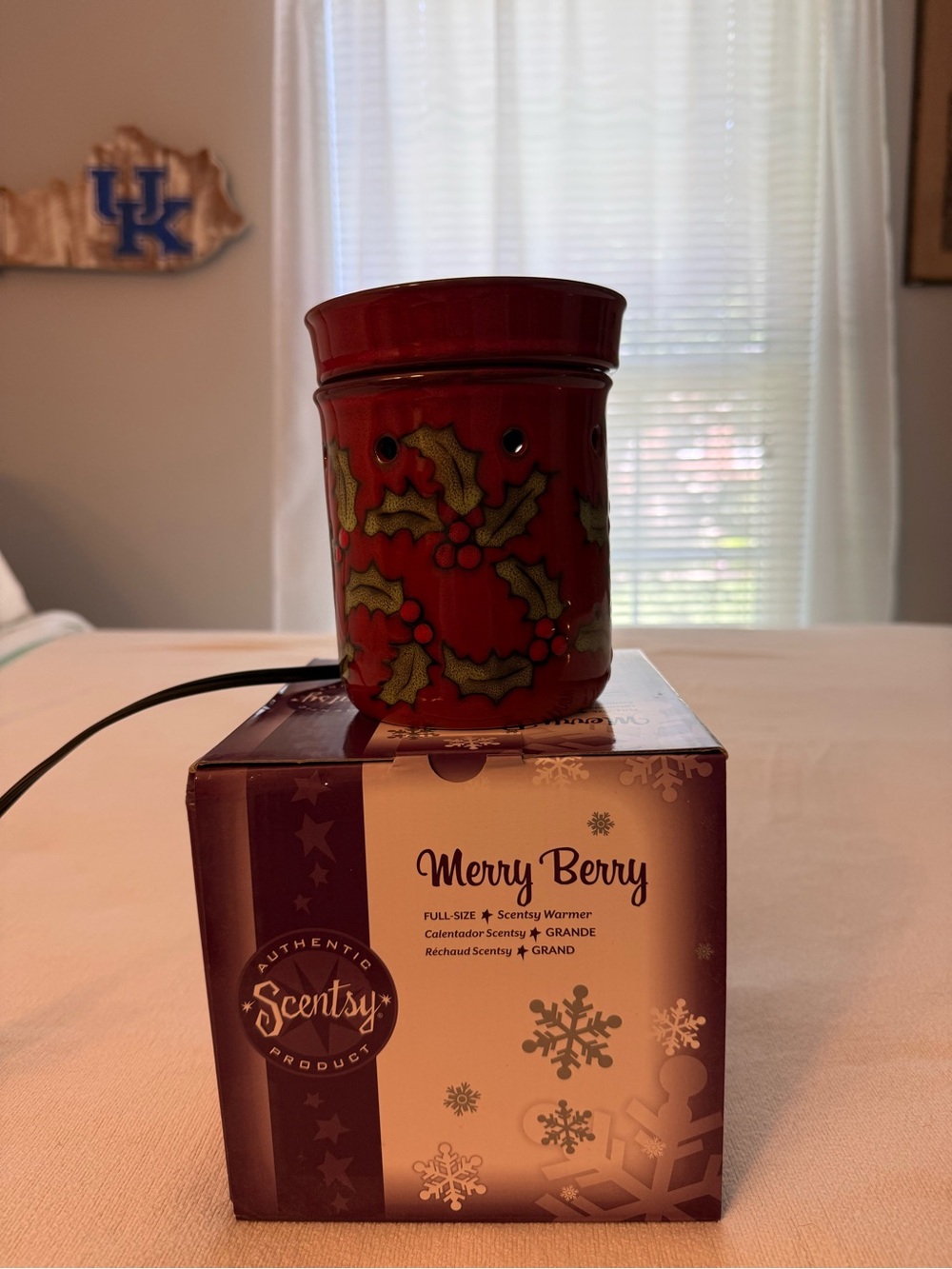 Scentsy Merry Berry Holiday Wax Warmer in Bright Red with Green Holly